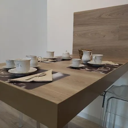 Twin House Brown Apartment