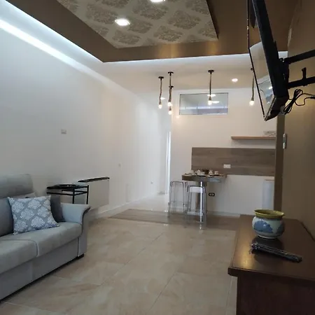 Twin House Brown Tito